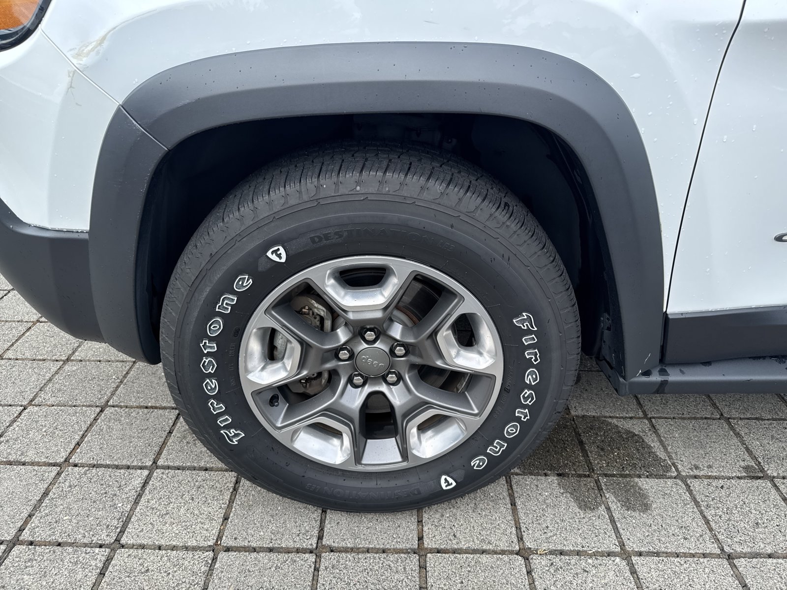 Used 2019 Jeep Cherokee Trailhawk AWD/4WD image 7