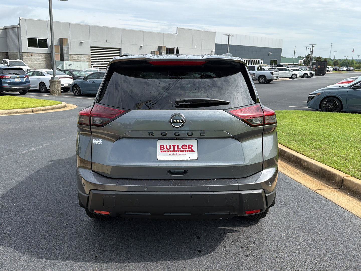 New 2026 Nissan Rogue Dark Armor FWD image 5