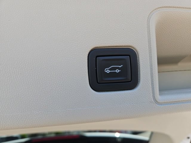 Used 2024 GMC Terrain Denali w/ Denali Premium Package AWD/4WD image 12