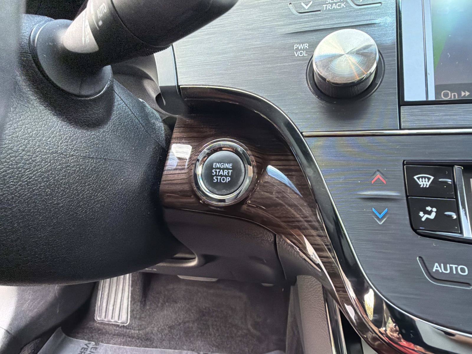 Used 2014 Toyota Avalon Limited FWD image 27