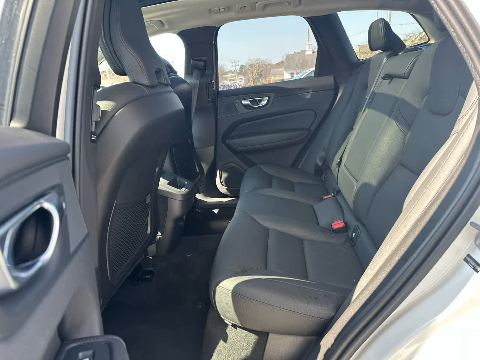 Used 2025 Volvo XC60 B5 Plus image 24