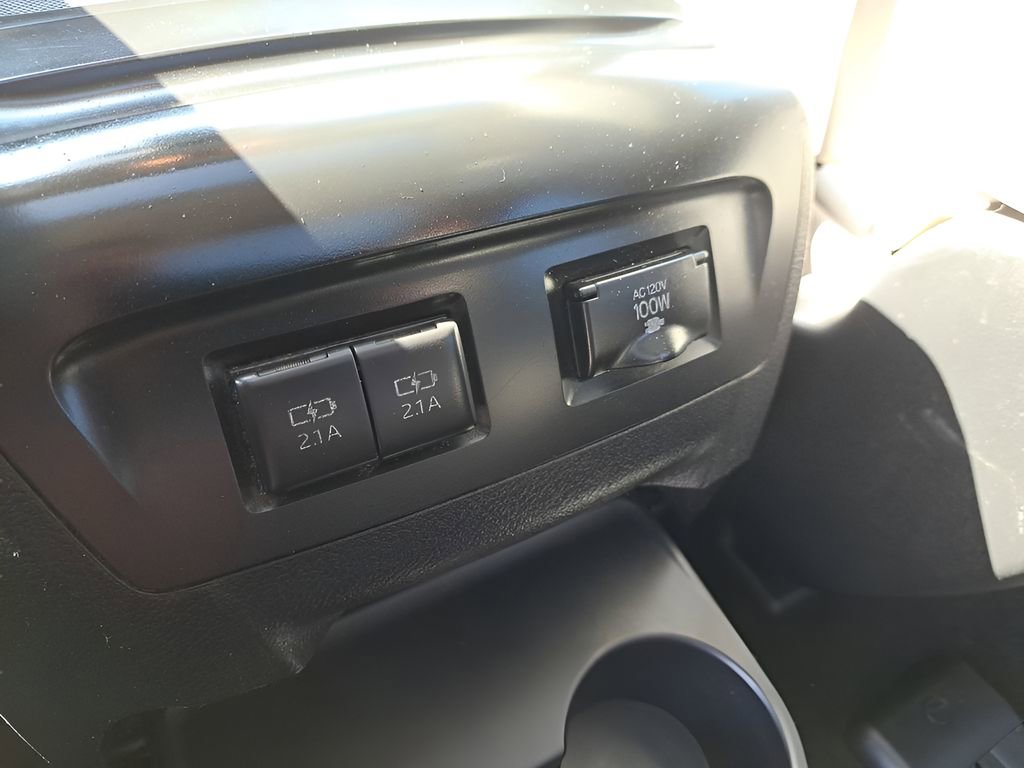 Used 2018 Toyota Sienna Limited Premium w/ Carpet Mat Package image 10