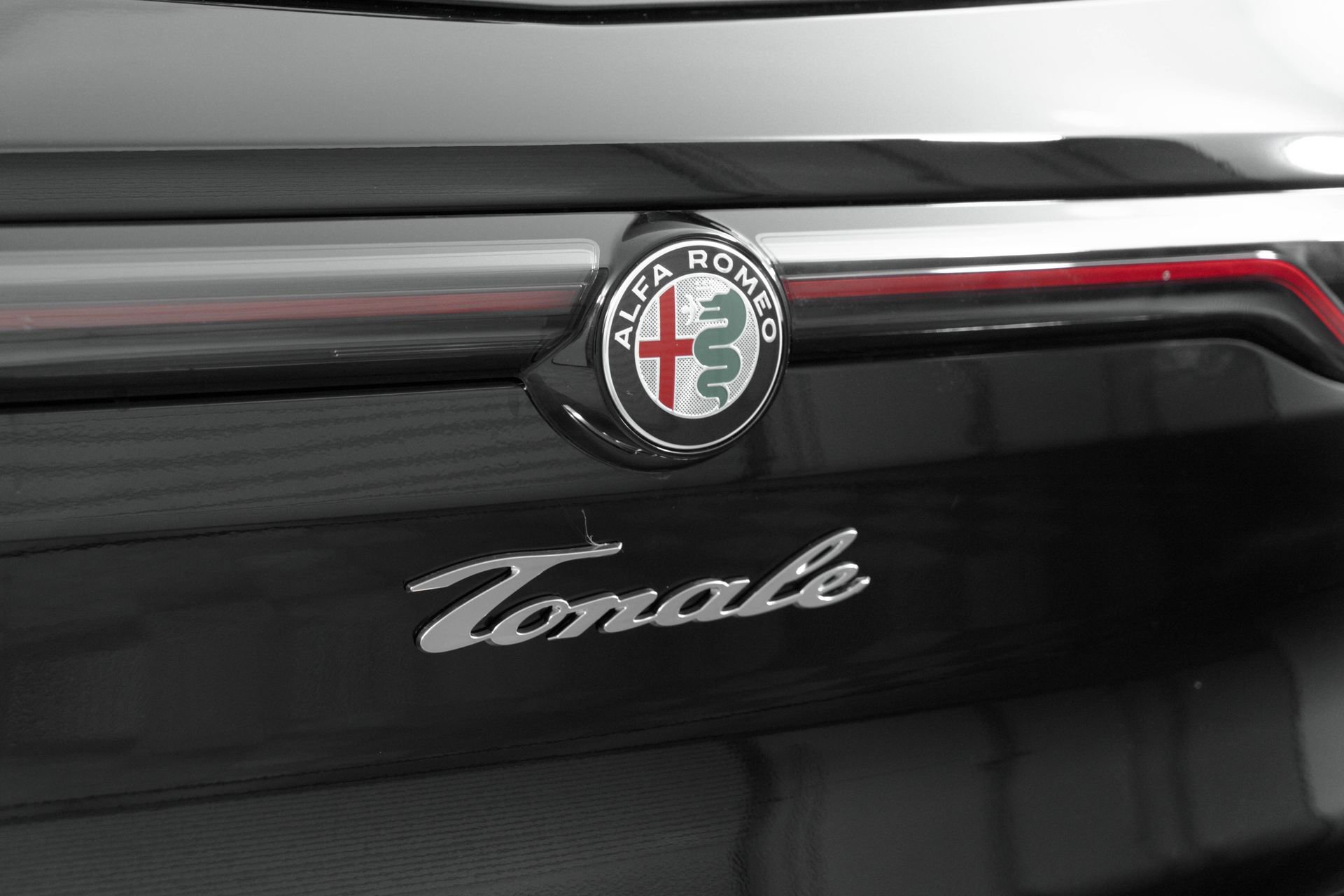 New 2025 Alfa Romeo Tonale w/ Premium Package image 19