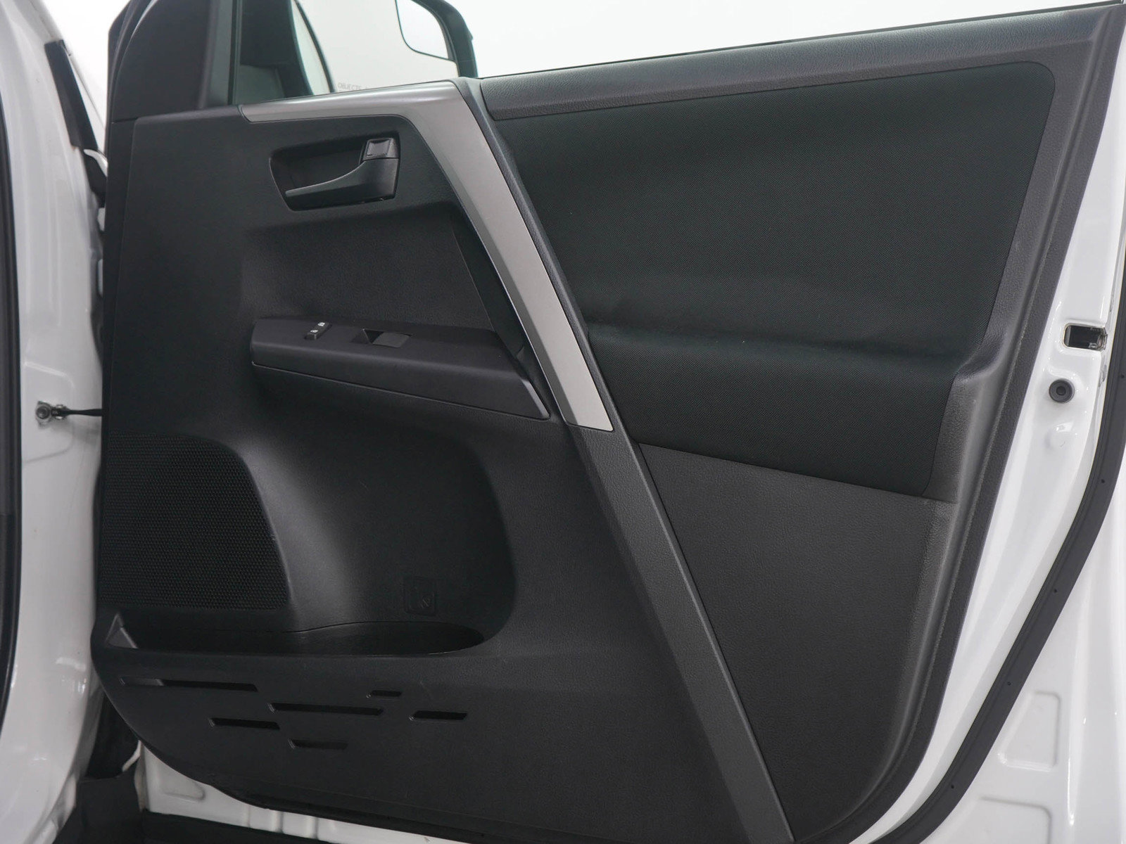 Used 2018 Toyota RAV4 LE w/ All Weather Liner Package image 9