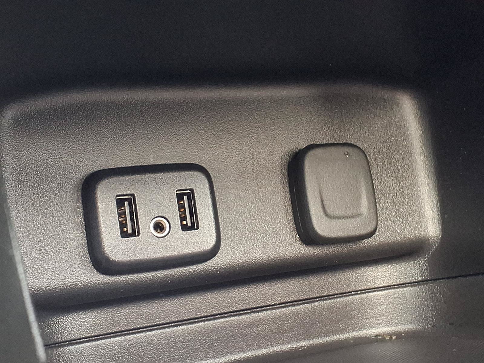 Used 2018 Chevrolet Equinox LT w/ Sun & Infotainment Package FWD image 24