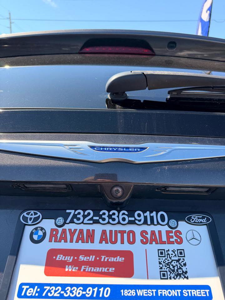 Used 2019 Chrysler Pacifica Touring-L image 19