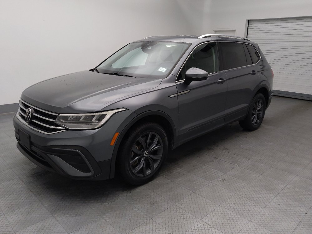 Used 2023 Volkswagen Tiguan SE FWD image 2