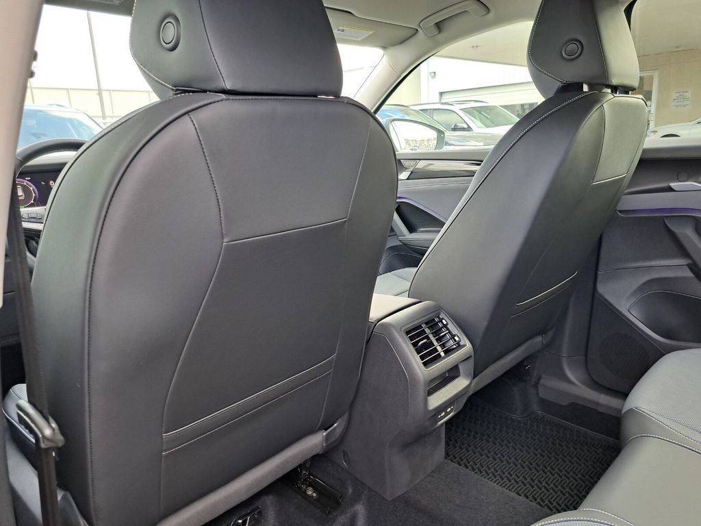 New 2025 Volkswagen Tiguan SE image 23