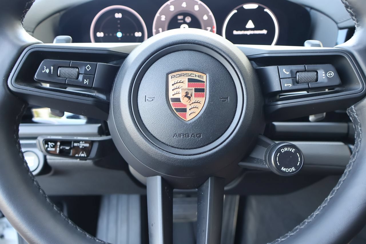 Used 2024 Porsche Panamera RWD image 20