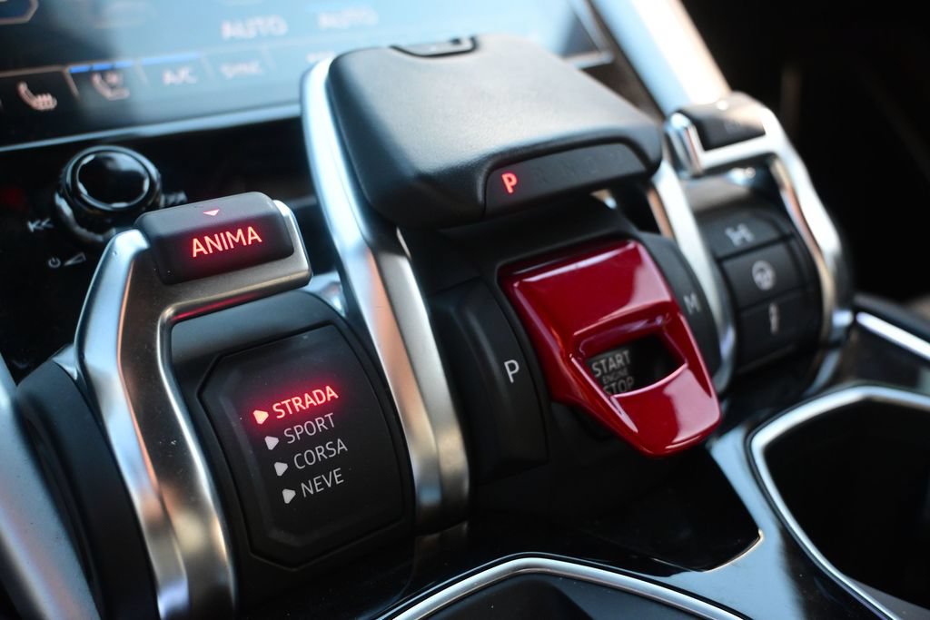 Used 2020 Lamborghini Urus AWD/4WD image 21