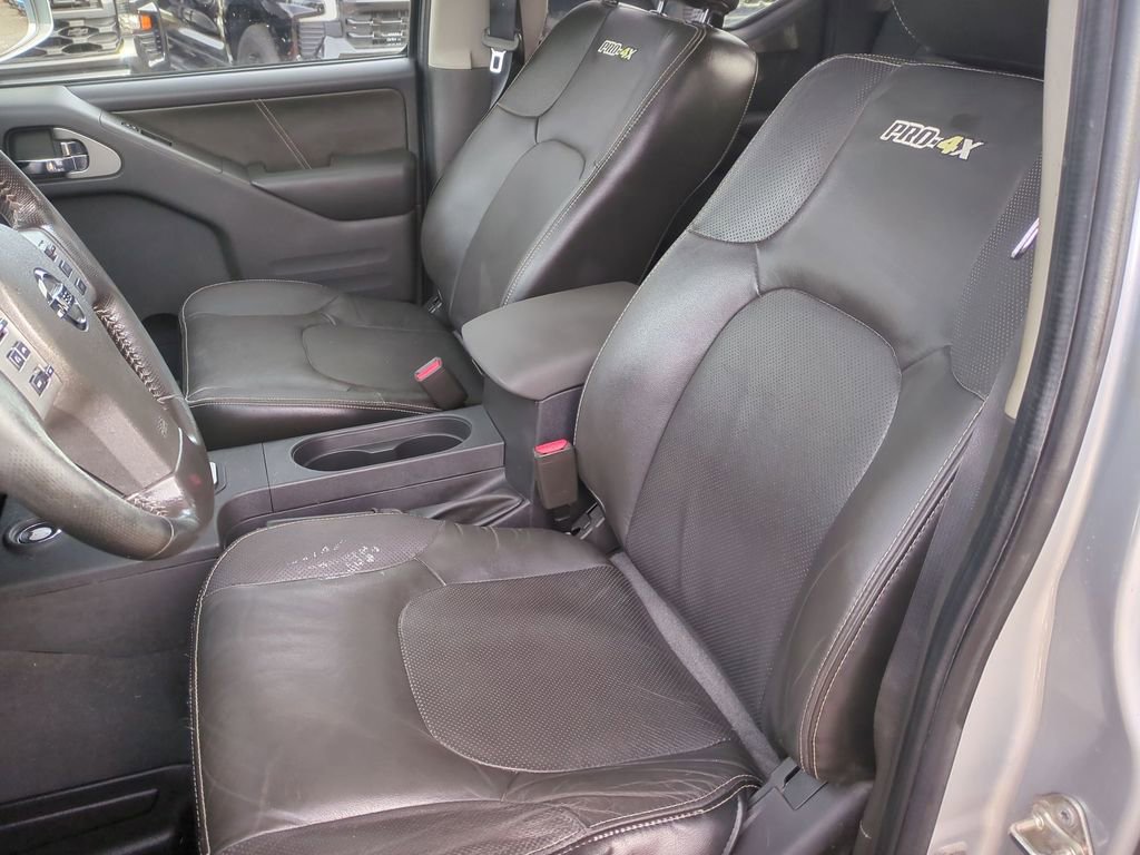 Used 2020 Nissan Frontier PRO-4X image 12