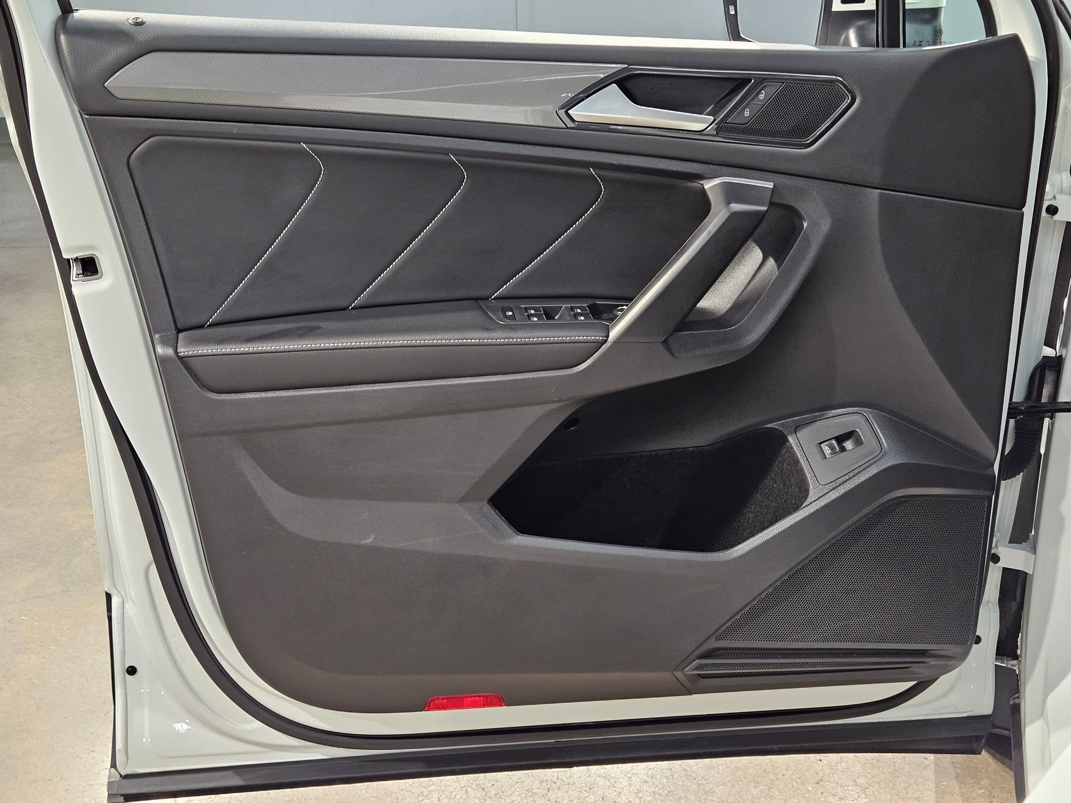 Used 2024 Volkswagen Tiguan SE image 20