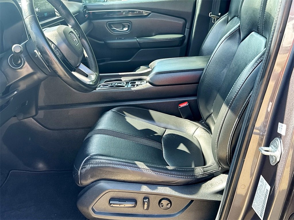 Used 2025 Honda Pilot EX-L image 18