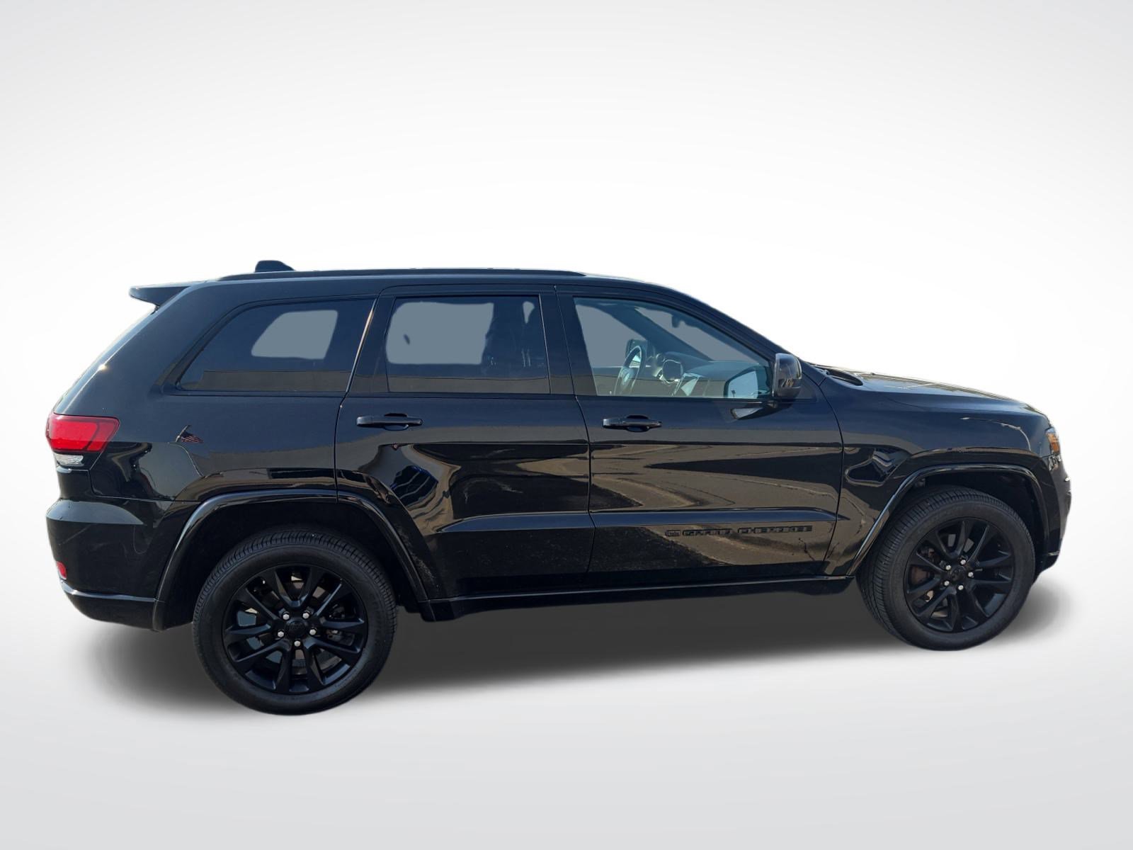 Used 2022 Jeep Grand Cherokee Laredo X image 5