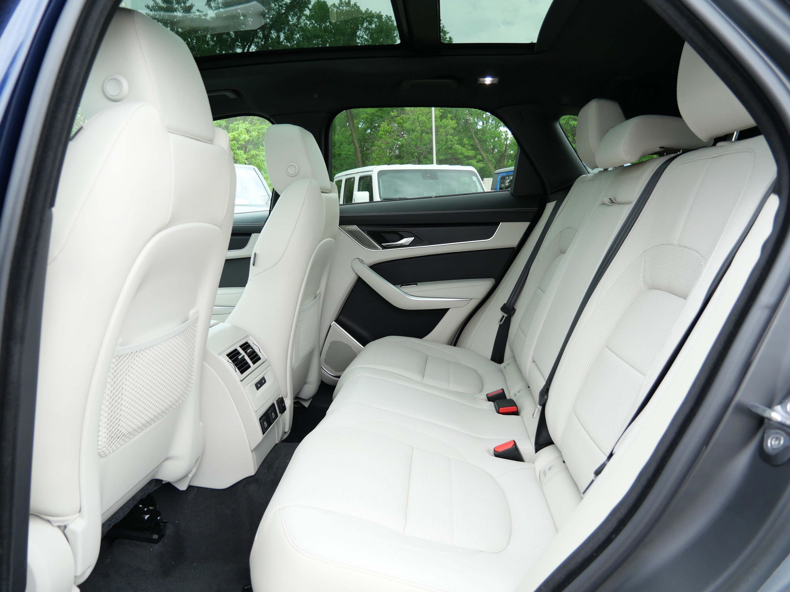 New 2026 Jaguar F-PACE R-Dynamic S AWD/4WD image 6