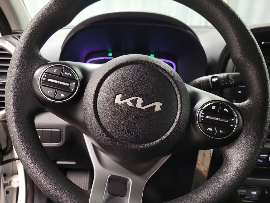 Used 2025 Kia Soul S FWD image 17
