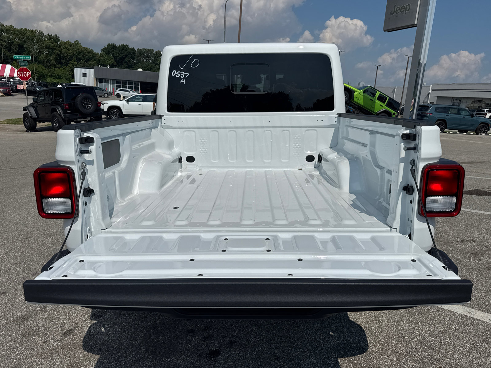 New 2026 Jeep Gladiator Sport AWD/4WD image 18