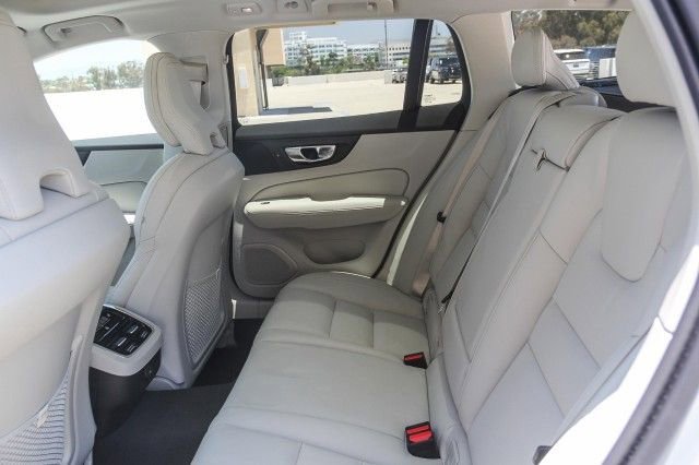 New 2025 Volvo V60 B5 Cross Country Ultra w/ Protection Package Premier image 19