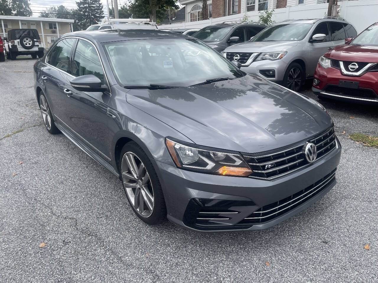 Used 2017 Volkswagen Passat 1.8T R-Line FWD image 3
