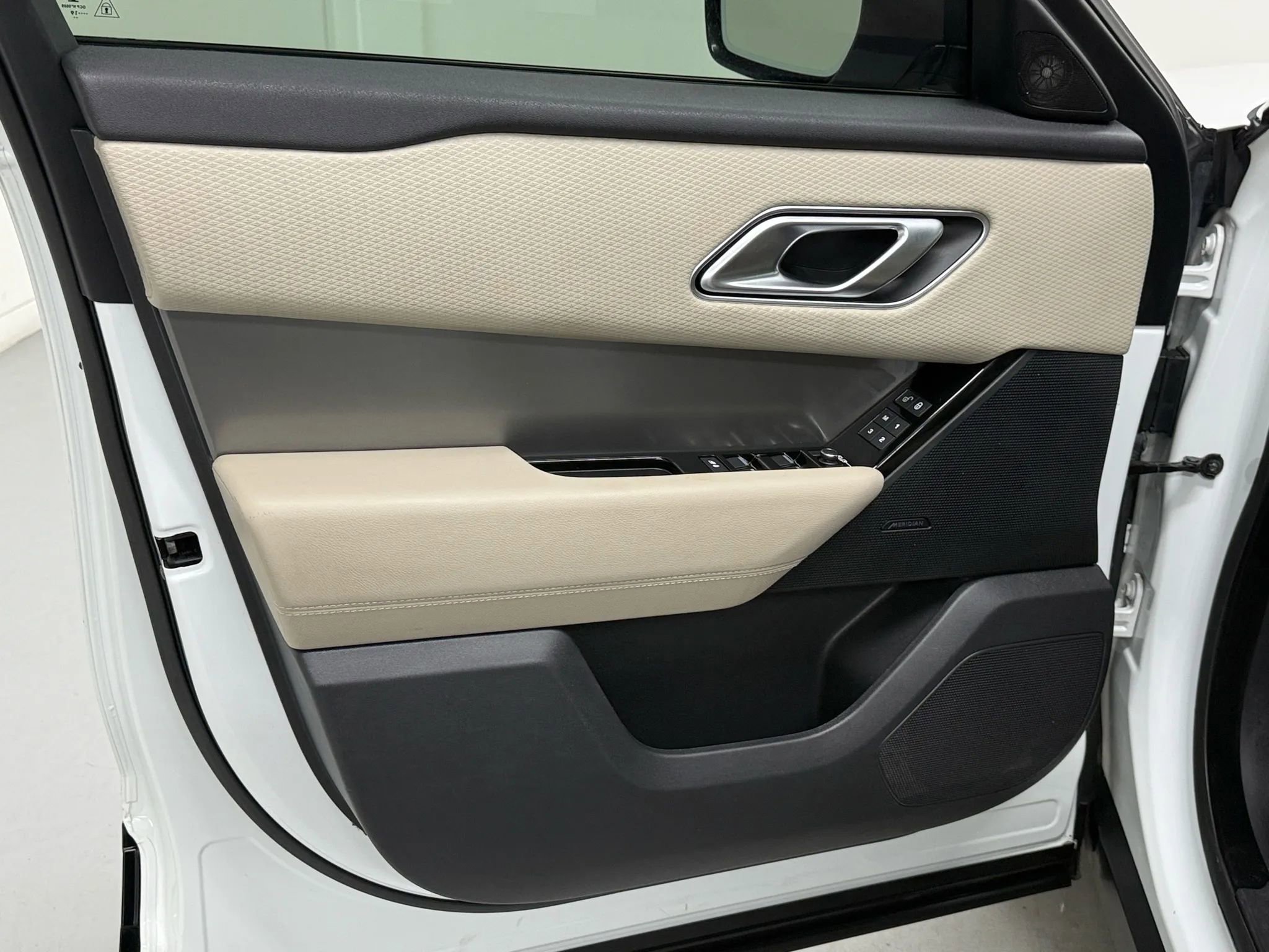 Used 2020 Land Rover Range Rover Velar S image 19