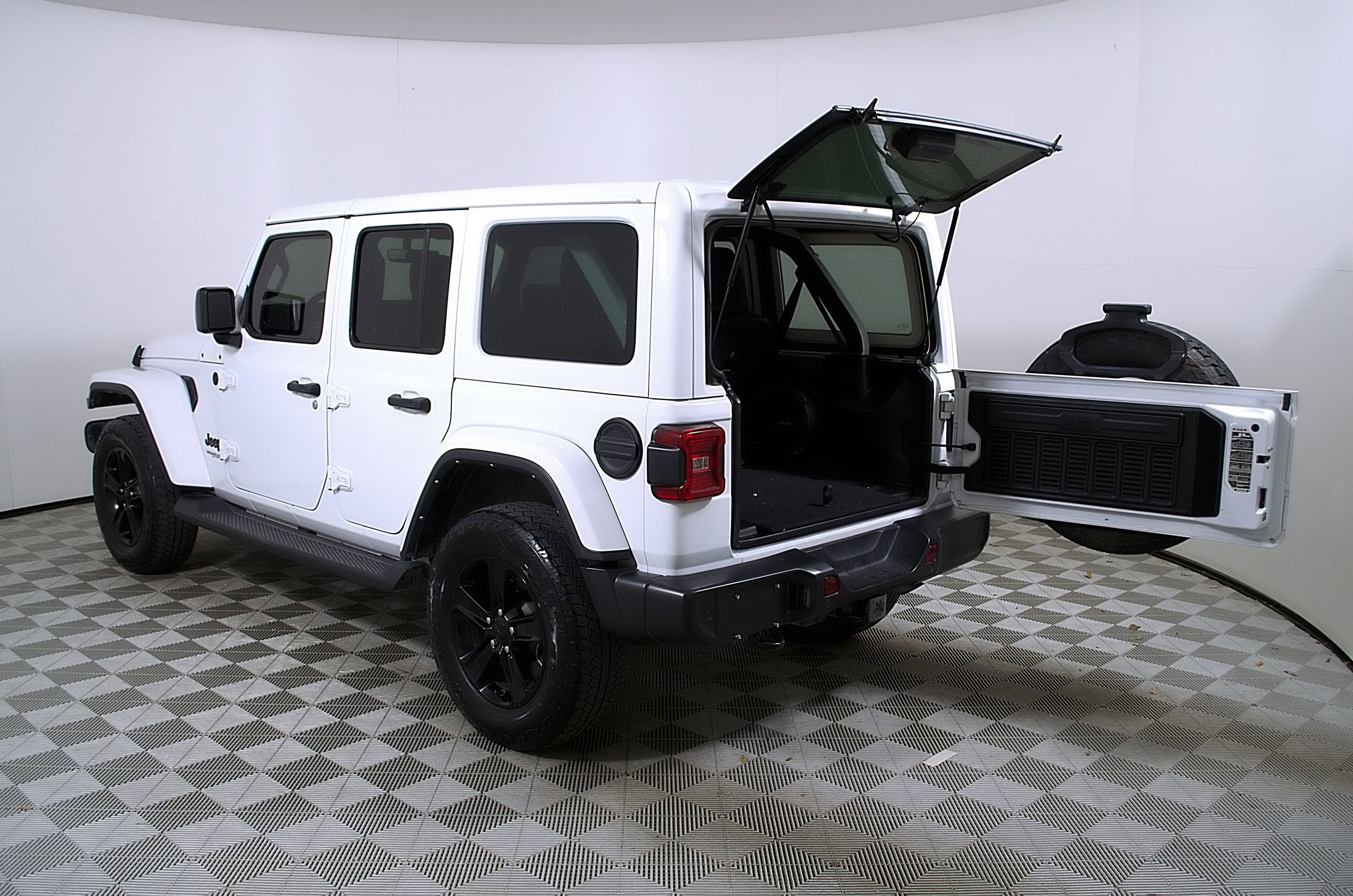 Used 2021 Jeep Wrangler Unlimited Sahara AWD/4WD image 10