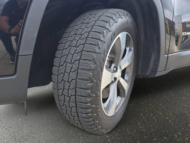 Used 2019 Jeep Cherokee Limited w/ Luxury Group AWD/4WD image 35