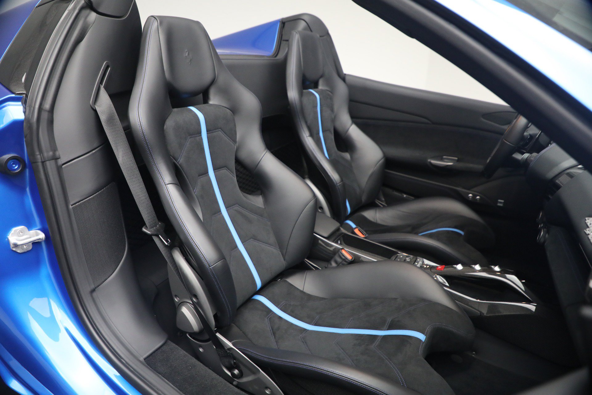 Used 2017 Ferrari 488 Spider RWD image 18