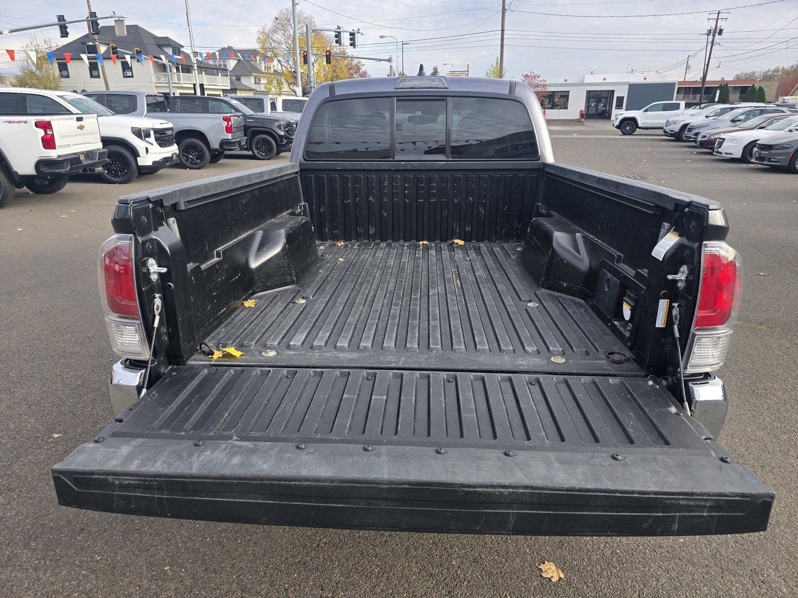 Used 2022 Toyota Tacoma TRD Off-Road image 8