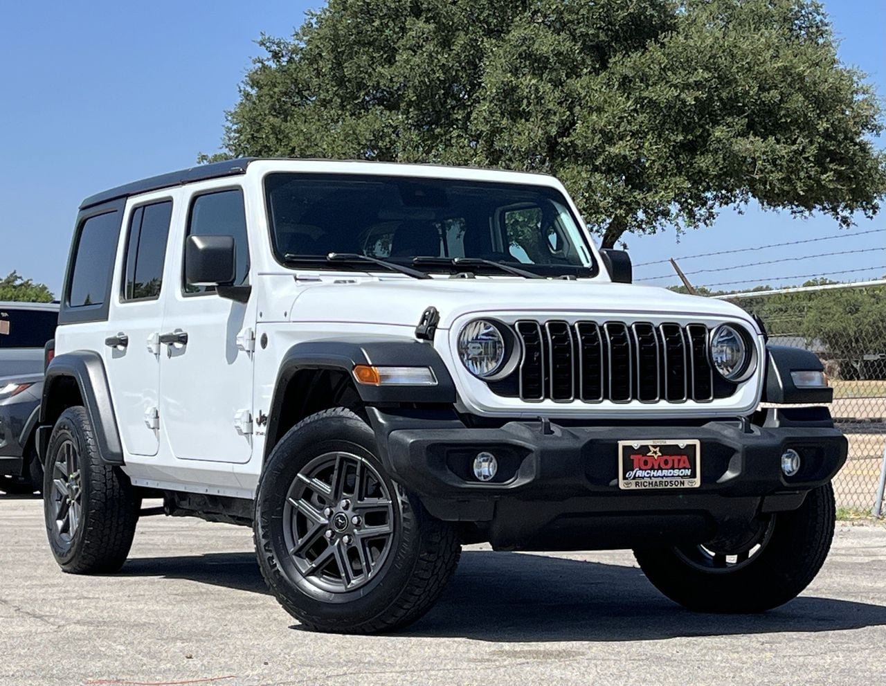 Used 2024 Jeep Wrangler Unlimited Sport AWD/4WD image 2