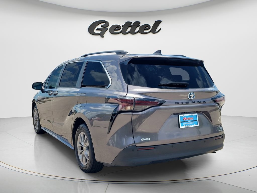 Certified 2024 Toyota Sienna XLE FWD image 7