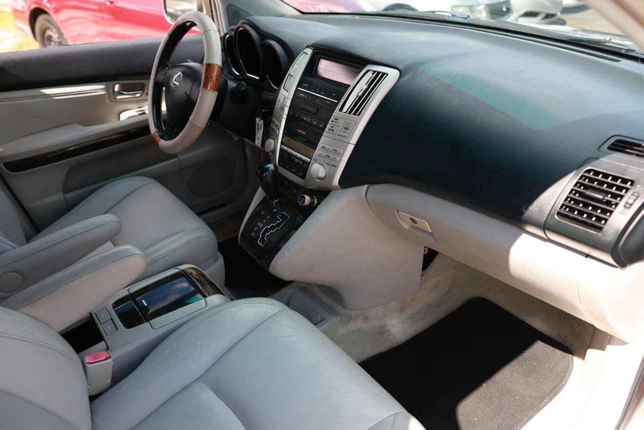 Used 2005 Lexus RX 330 w/ Premium Plus Pkg FWD image 18