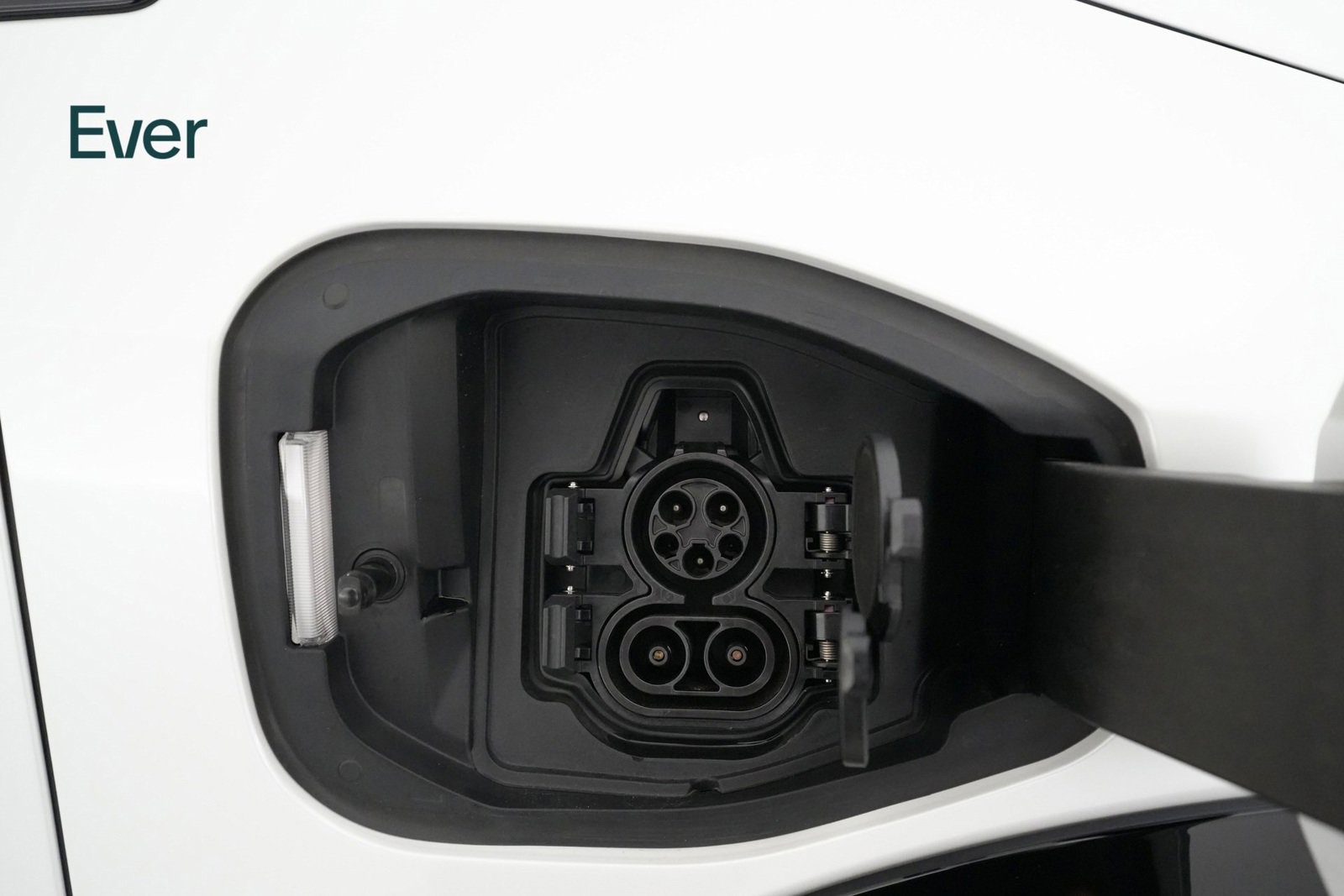 Used 2023 Nissan Ariya AWD image 24