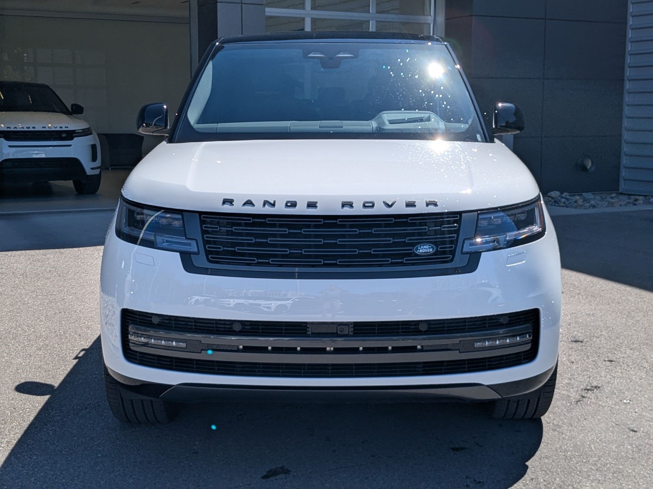 New 2026 Land Rover Range Rover Long Wheelbase SE AWD/4WD image 2