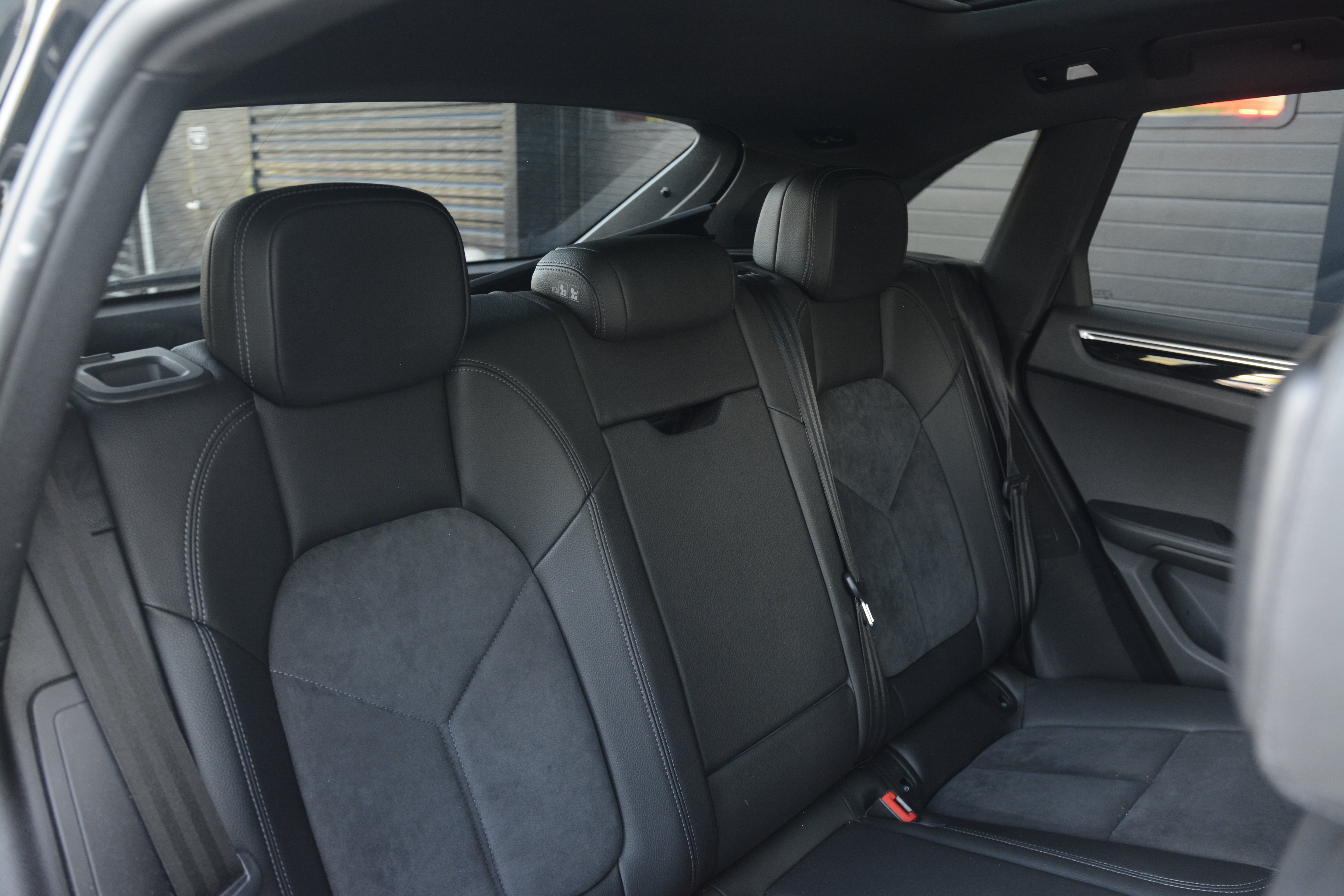 Certified 2019 Porsche Macan AWD/4WD image 35