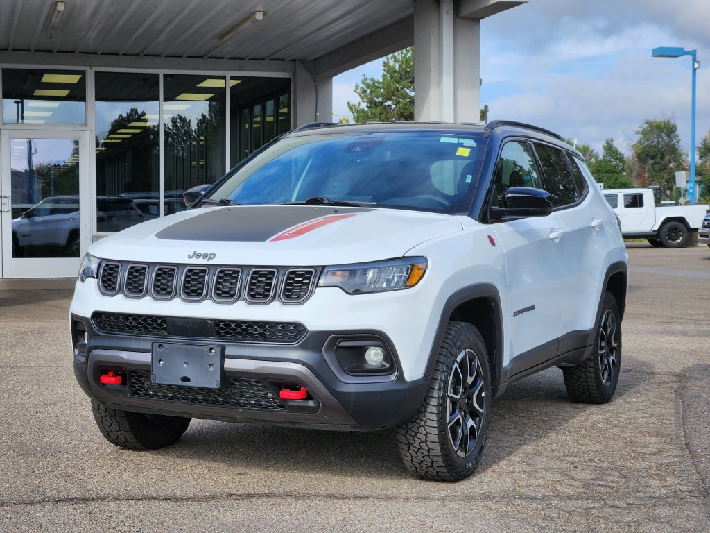 Used 2025 Jeep Compass Trailhawk AWD/4WD image 4