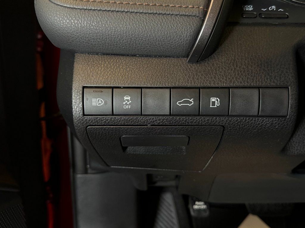 Used 2018 Toyota Camry LE FWD image 17