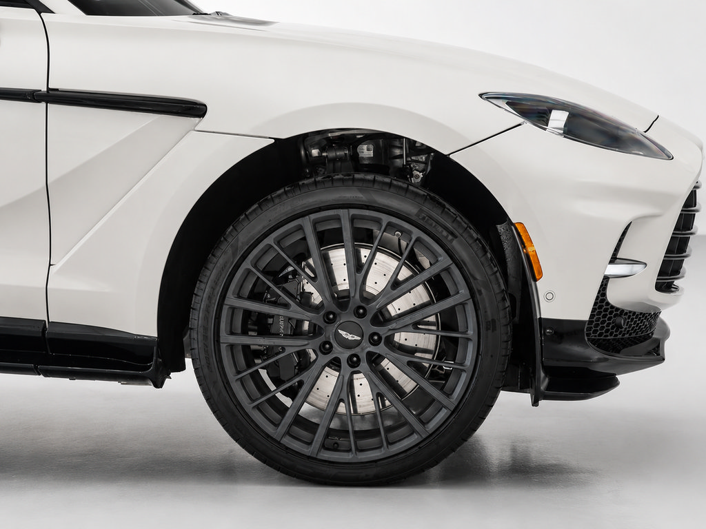 New 2026 Aston Martin DBX 707 AWD/4WD image 9