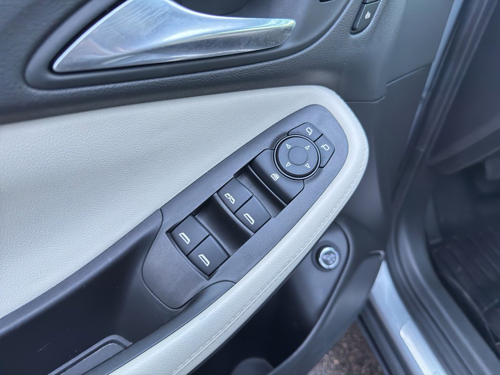 Used 2023 Buick Encore GX Essence w/ Experience Buick Package image 11