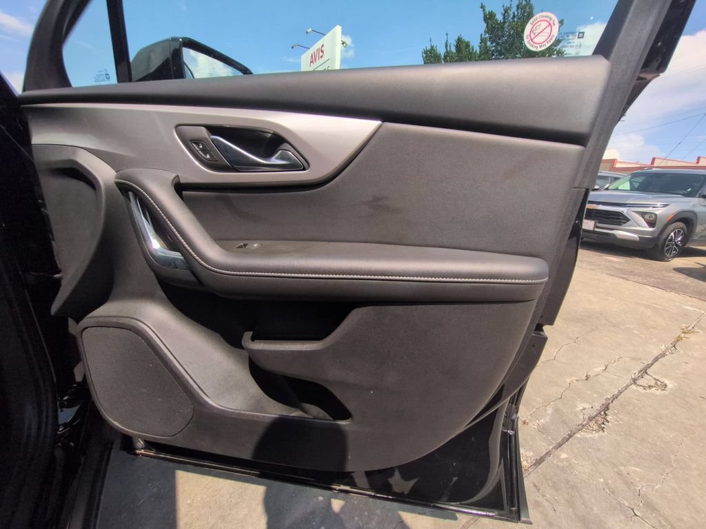 Used 2025 Chevrolet Blazer LT AWD/4WD image 32
