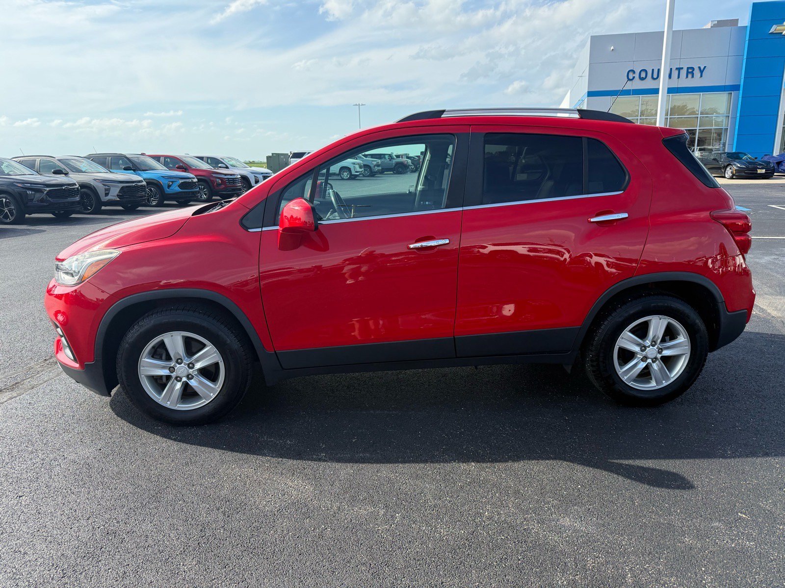 Used 2017 Chevrolet Trax LT w/ LT Convenience Package FWD image 2
