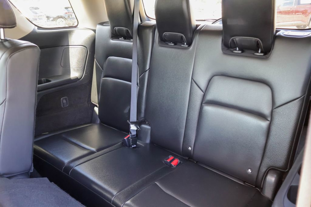 Used 2025 Nissan Pathfinder SL AWD/4WD image 11