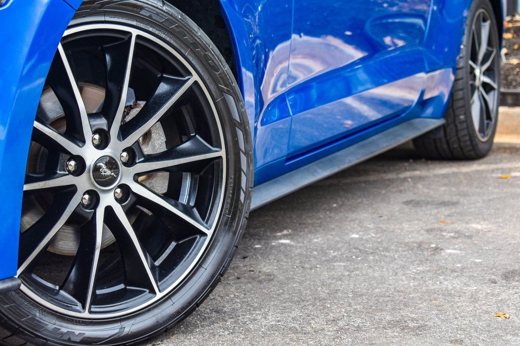 Used 2019 Ford Mustang Coupe image 3