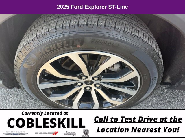 Used 2025 Ford Explorer ST-Line AWD/4WD image 8
