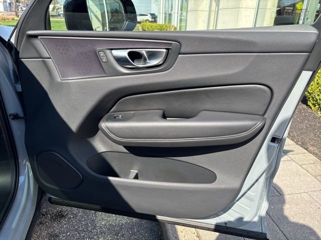 Used 2025 Volvo XC60 B5 Plus AWD/4WD image 15