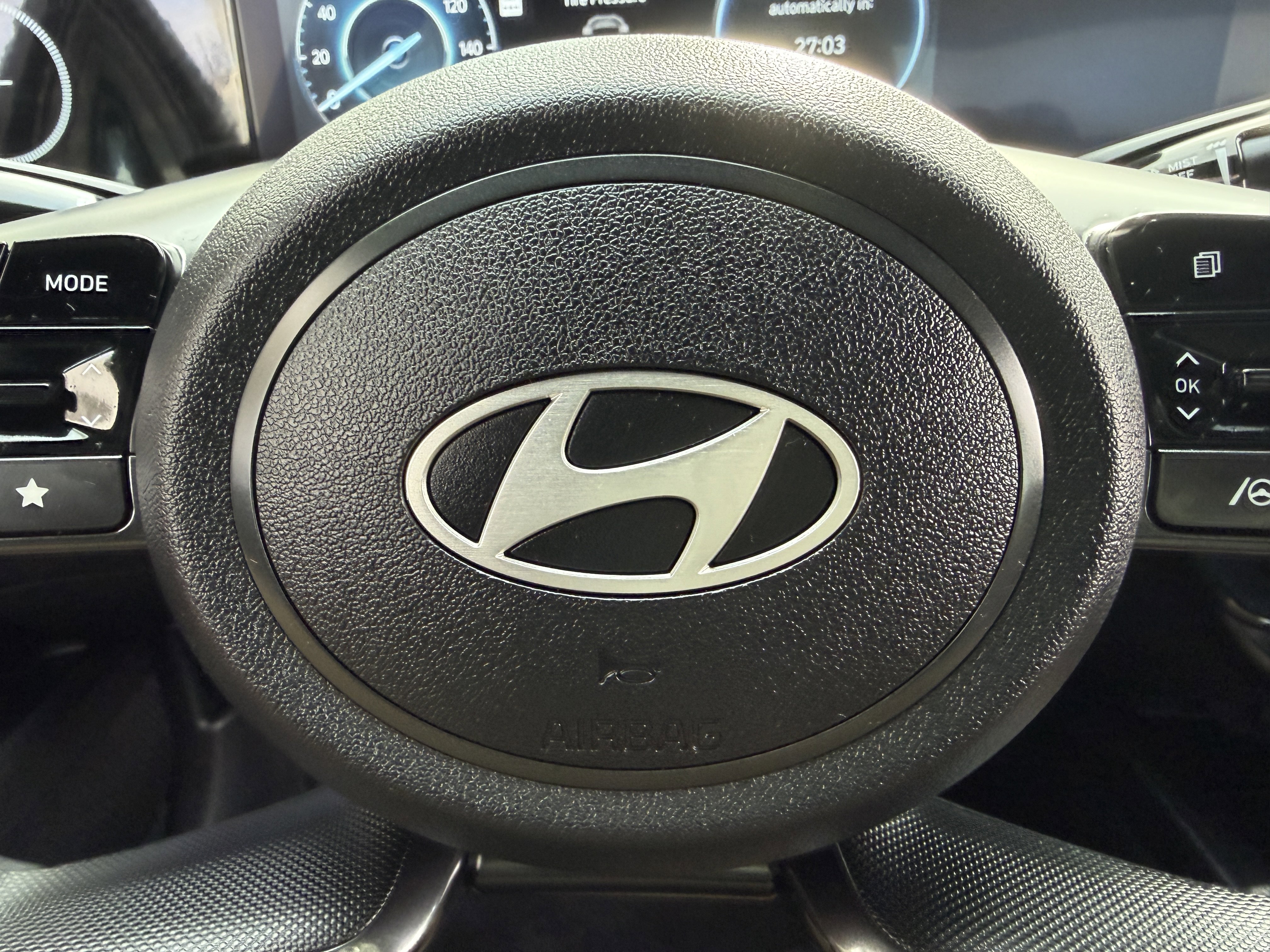 Certified 2025 Hyundai Elantra SEL image 27