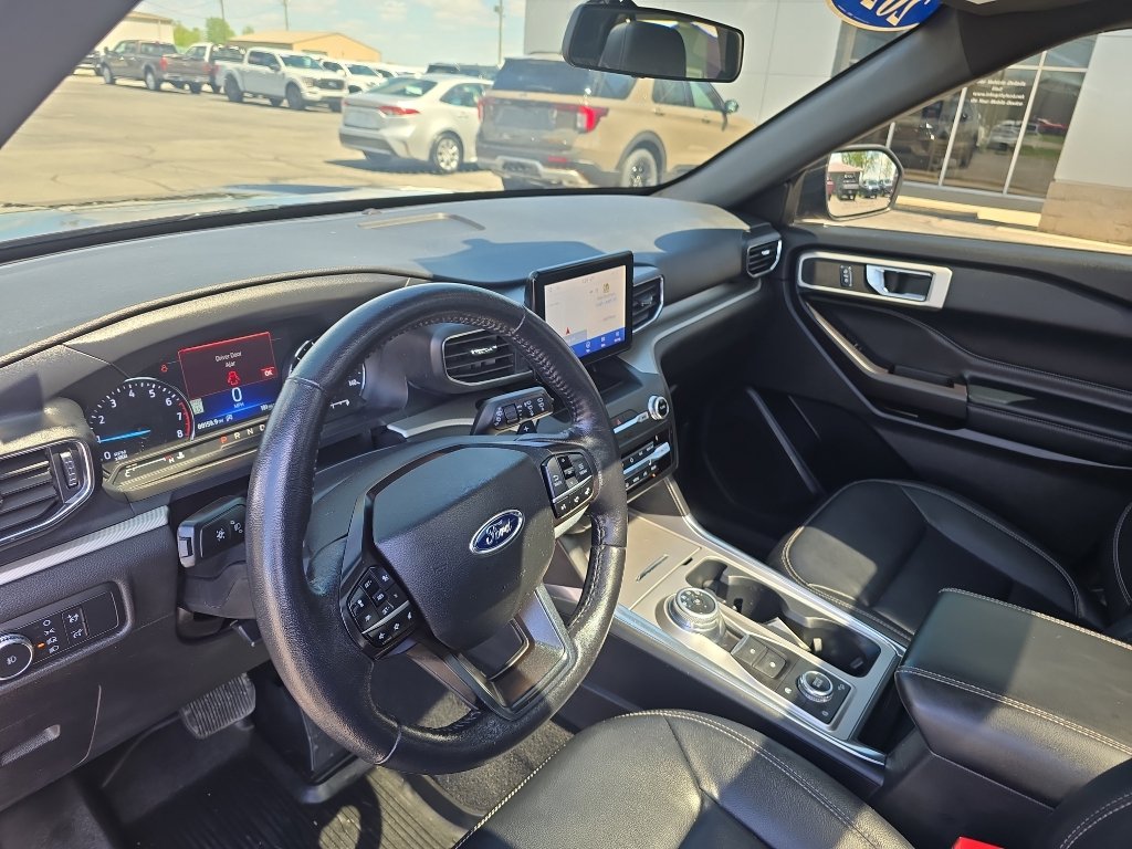 Used 2020 Ford Explorer XLT w/ Equipment Group 202A AWD/4WD image 18