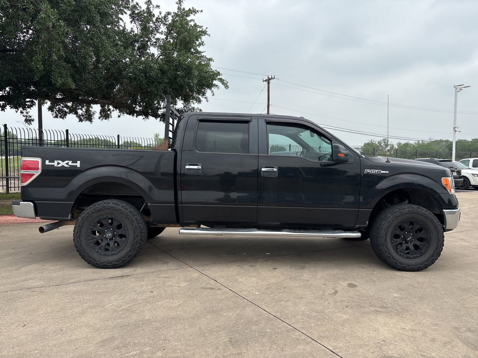 Used 2013 Ford F150 XLT w/ XLT Chrome Pkg AWD/4WD image 2