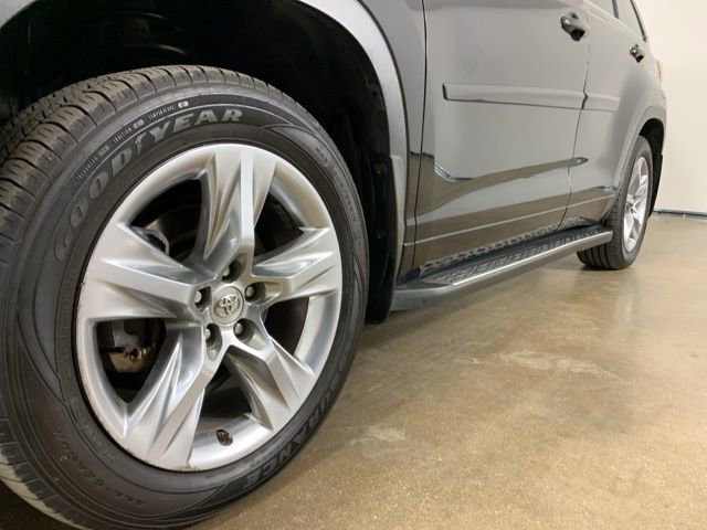 Used 2014 Toyota Highlander Limited image 2