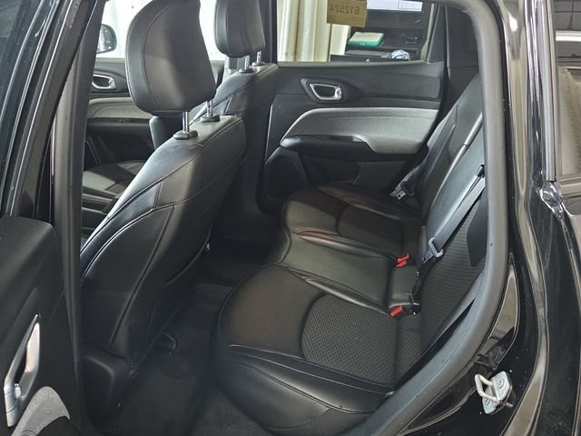 Used 2023 Jeep Compass Latitude AWD/4WD image 6