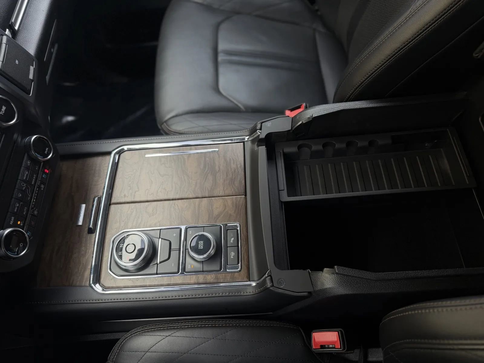 Used 2018 Ford Expedition Platinum image 42